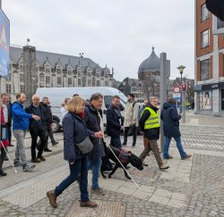 Tram de Liège : l'espace public aux abords pose de sérieux problèmes de sécurité pour les personnes déficientes visuelles.